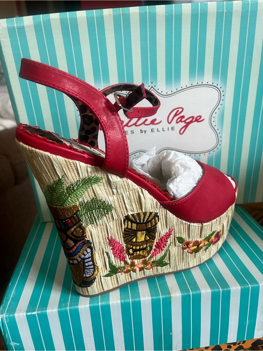Bettie Page enchanted tiki platforms sz 9 - Picture 6 of 11